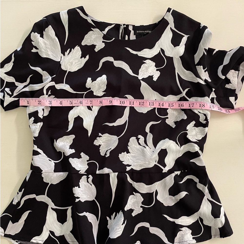 Banana Republic Peplum Short Sleeve Blouse - Picture 4 of 7